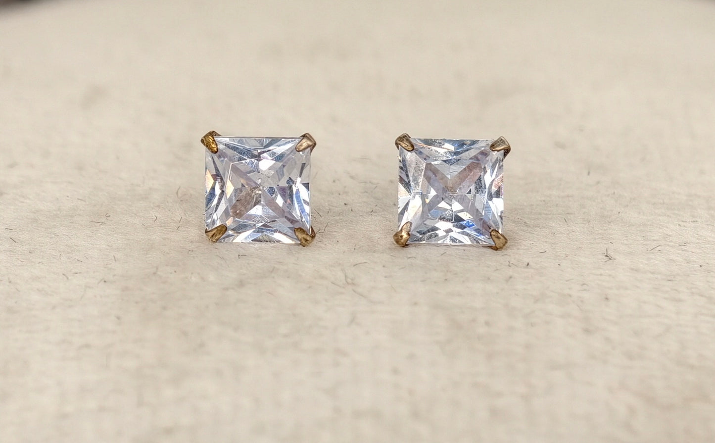 Italian Studs (BK24)