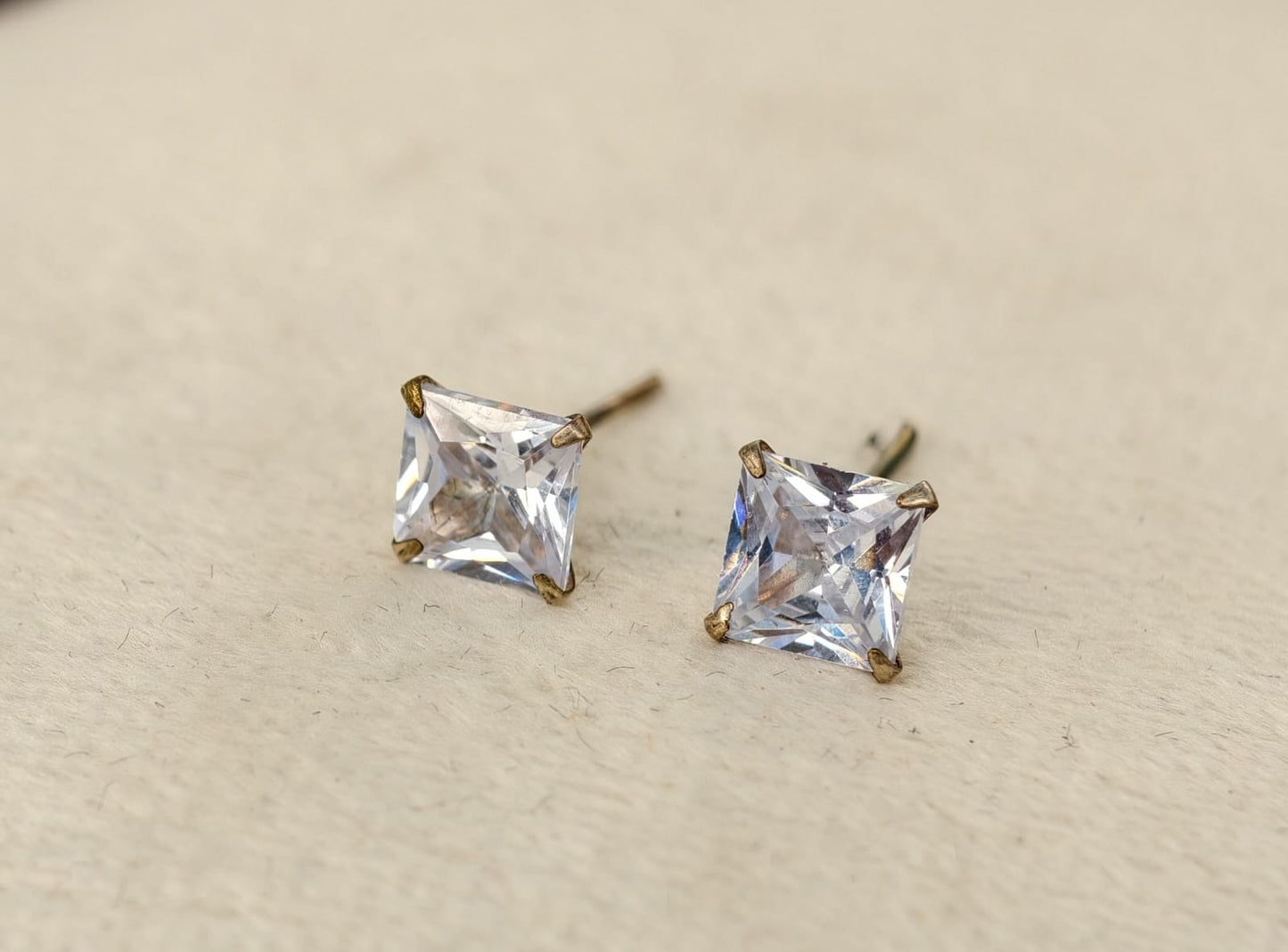 Italian Studs (BK24)